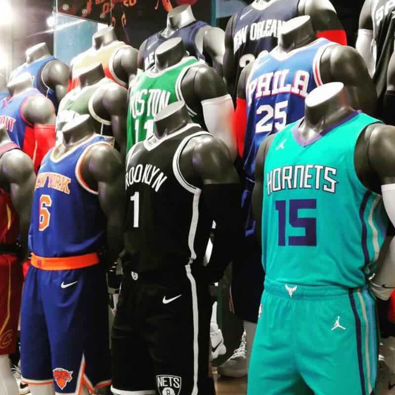 Vignette quelle est la signification des couleurs des maillots de basket d'une équipe - Zéro Basketball