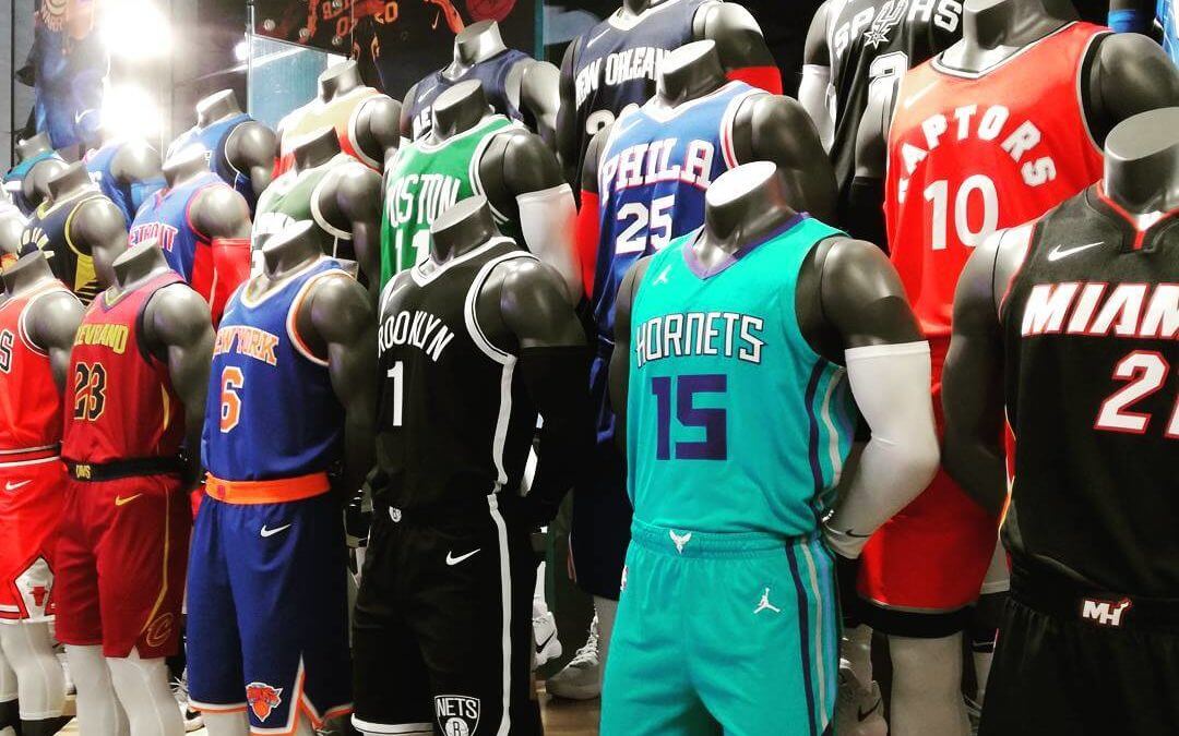 Quelle est la signification des couleurs des maillots de basket d'une équipe ? Zéro Basketball