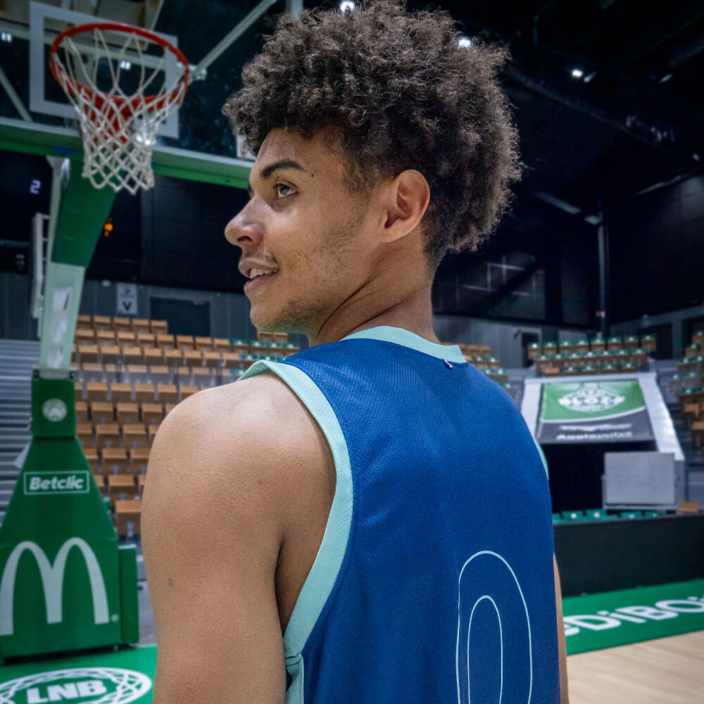 Vignette Maxime Sconard prolonge son aventure avec Zéro Basketball